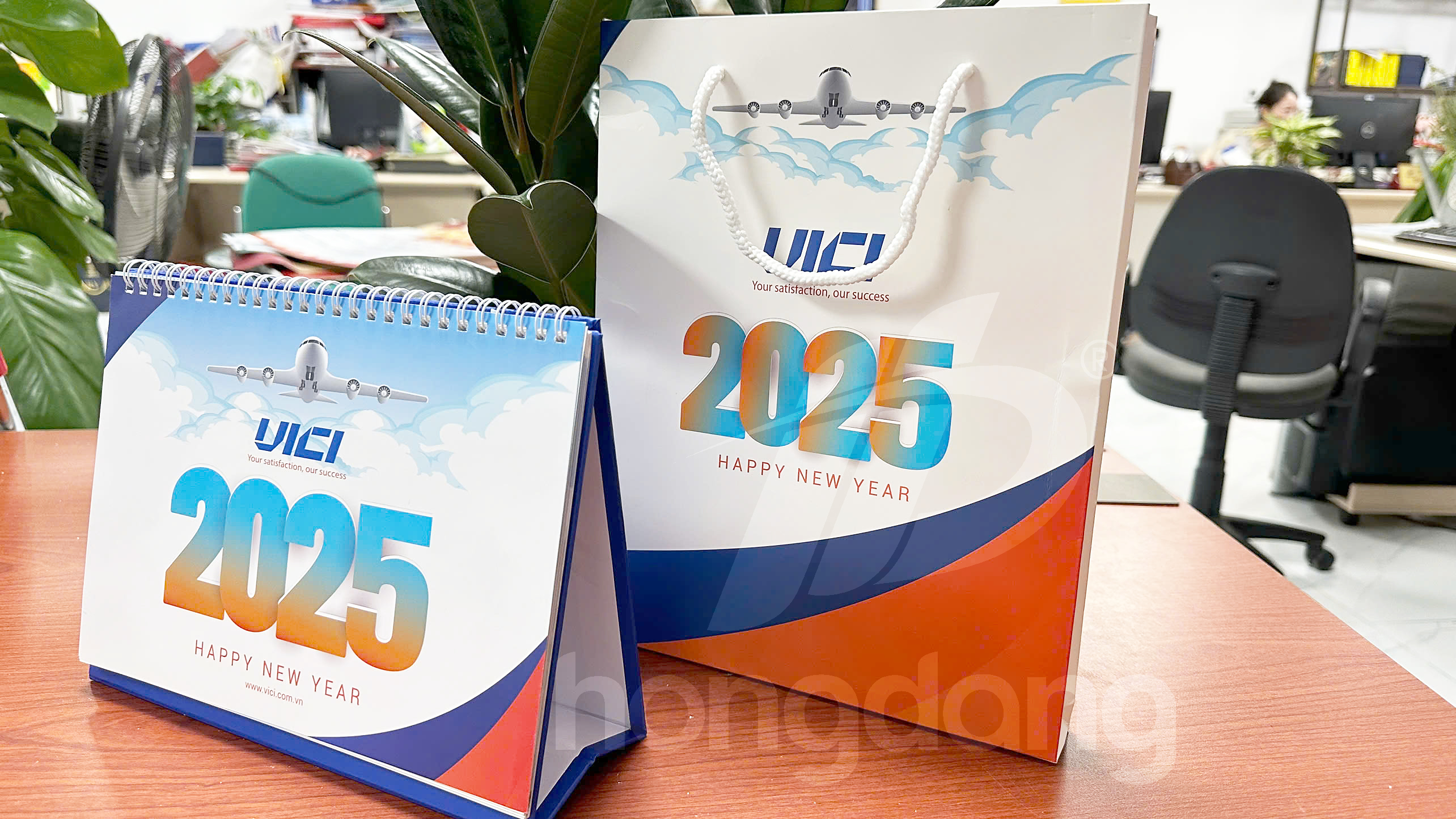 Lịch để bàn độc quyền - Công ty TNHH Giao Nhận Vận Tải Hàng Hóa Quốc Tế Viva
