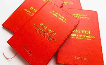 Làm kỷ yếu bìa da, ép nhũ