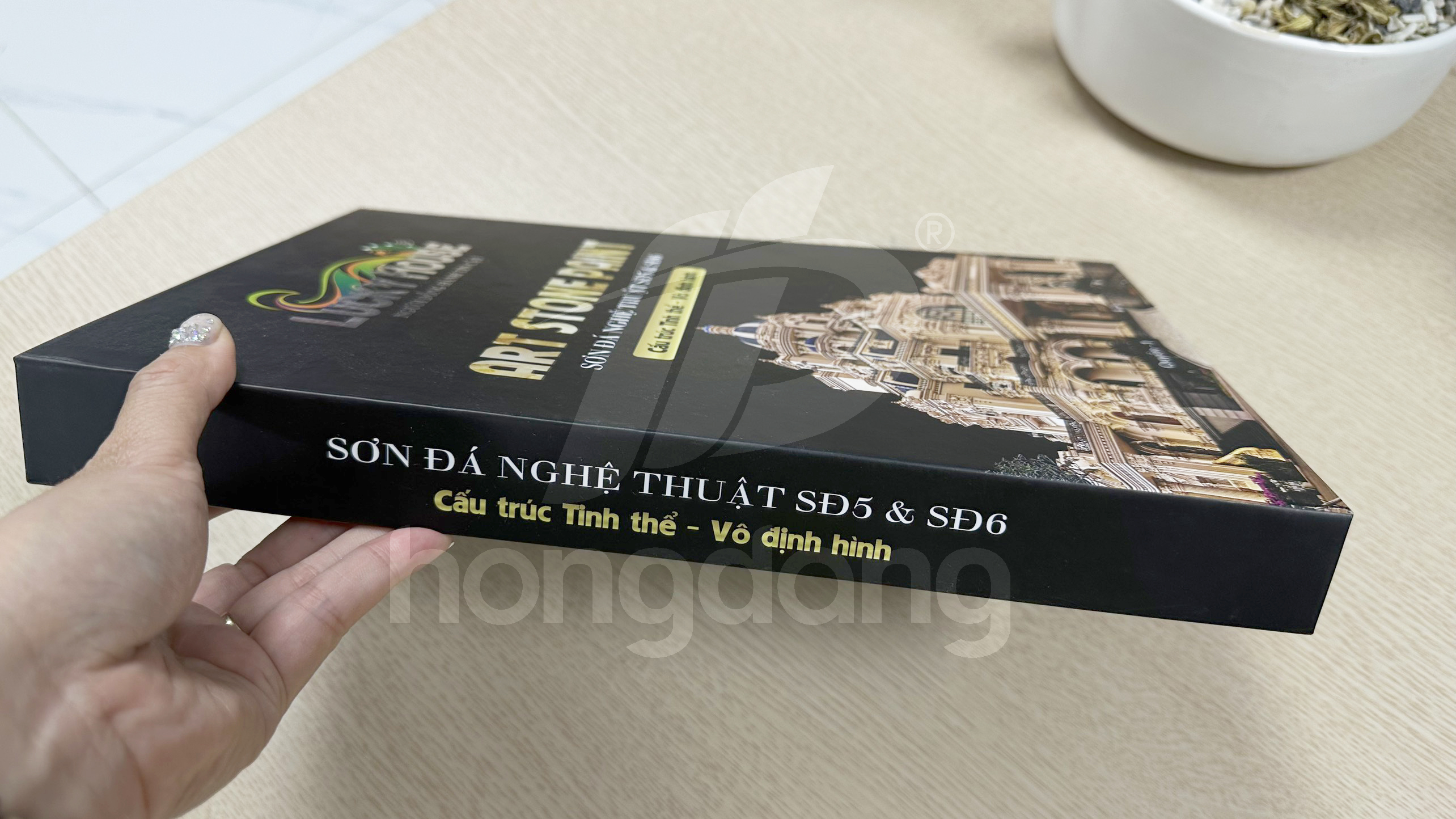 mau-catalogue-bia-cung-son-da-nghe-thuat-lucky-house-8-