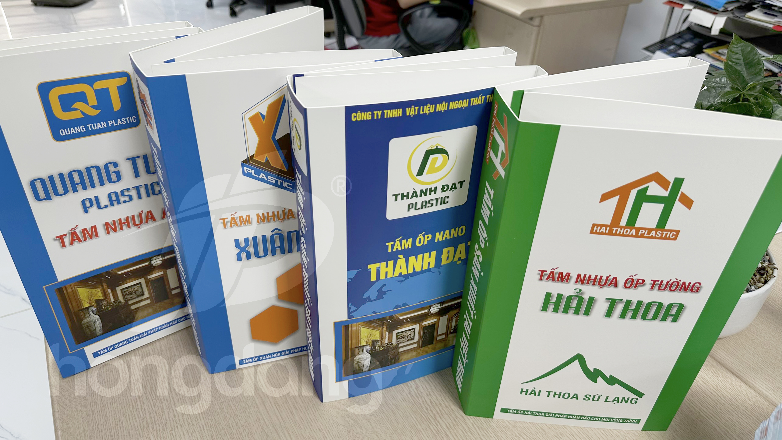 mau-catalogue-bia-cung-tam-nhua-op-tuong-12-