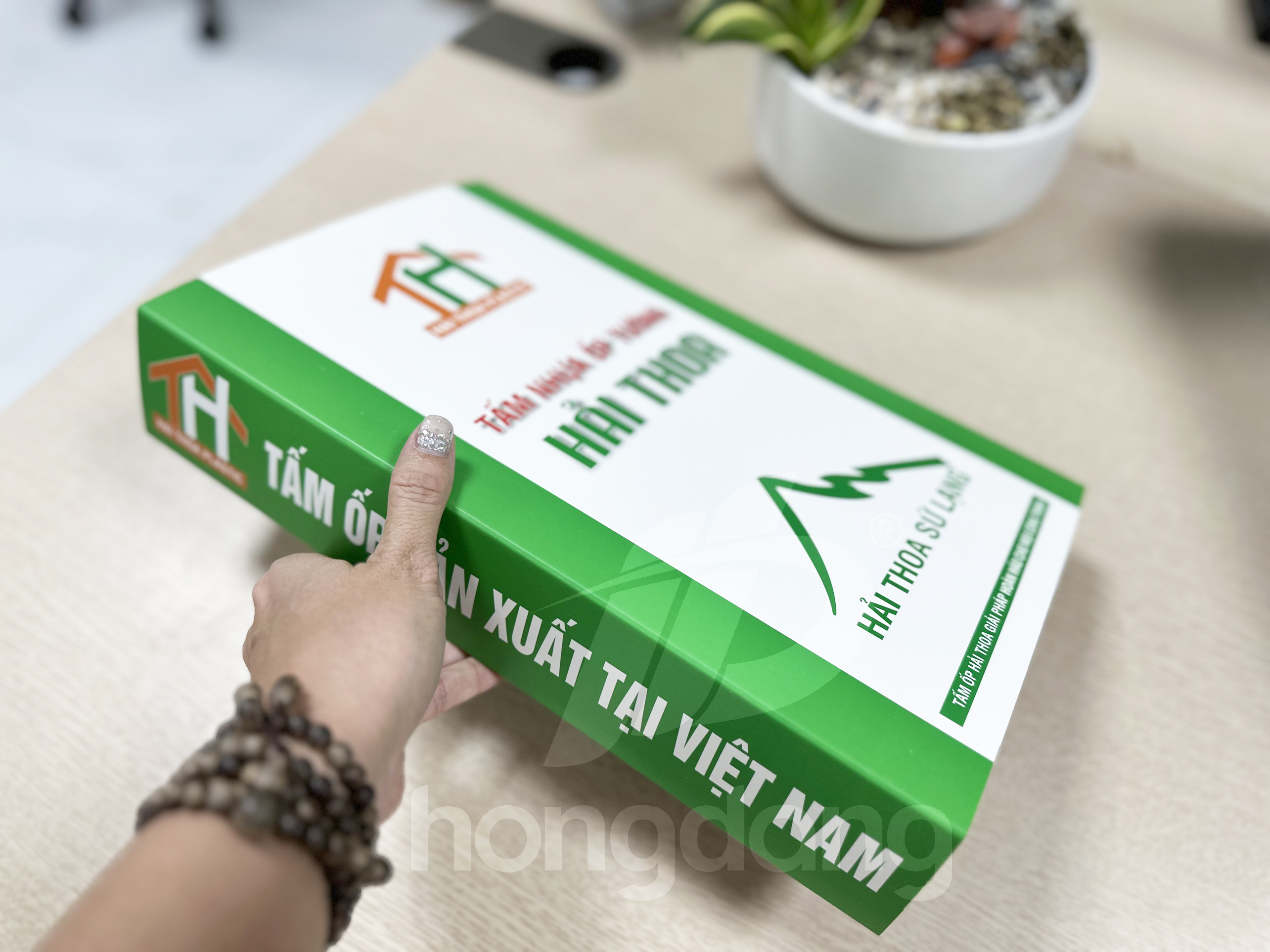 mau-catalogue-bia-cung-tam-nhua-op-tuong-2-