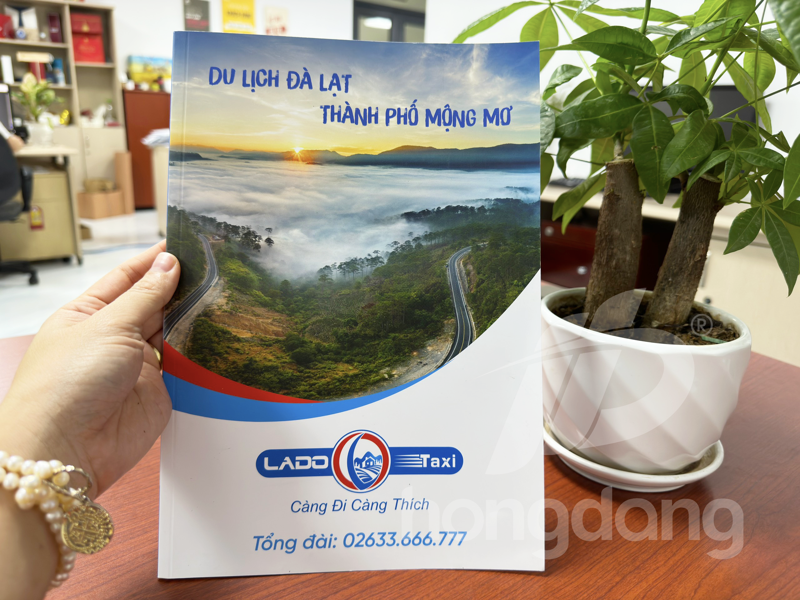 mau-catalogue-du-lich-2-