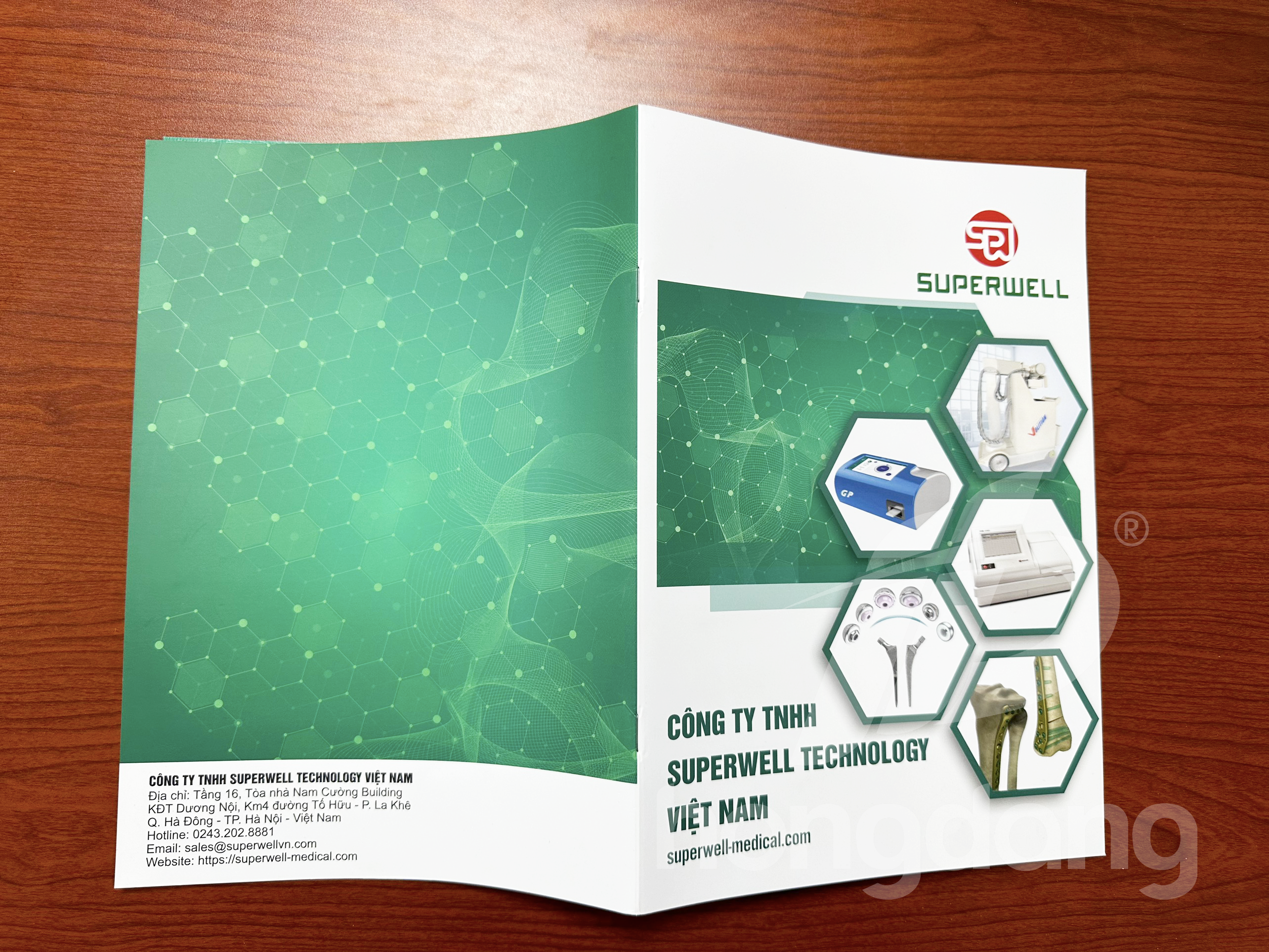 mau-catalogue-nganh-thiet-bi-y-te-chinh-hinh-phau-thuat-2-