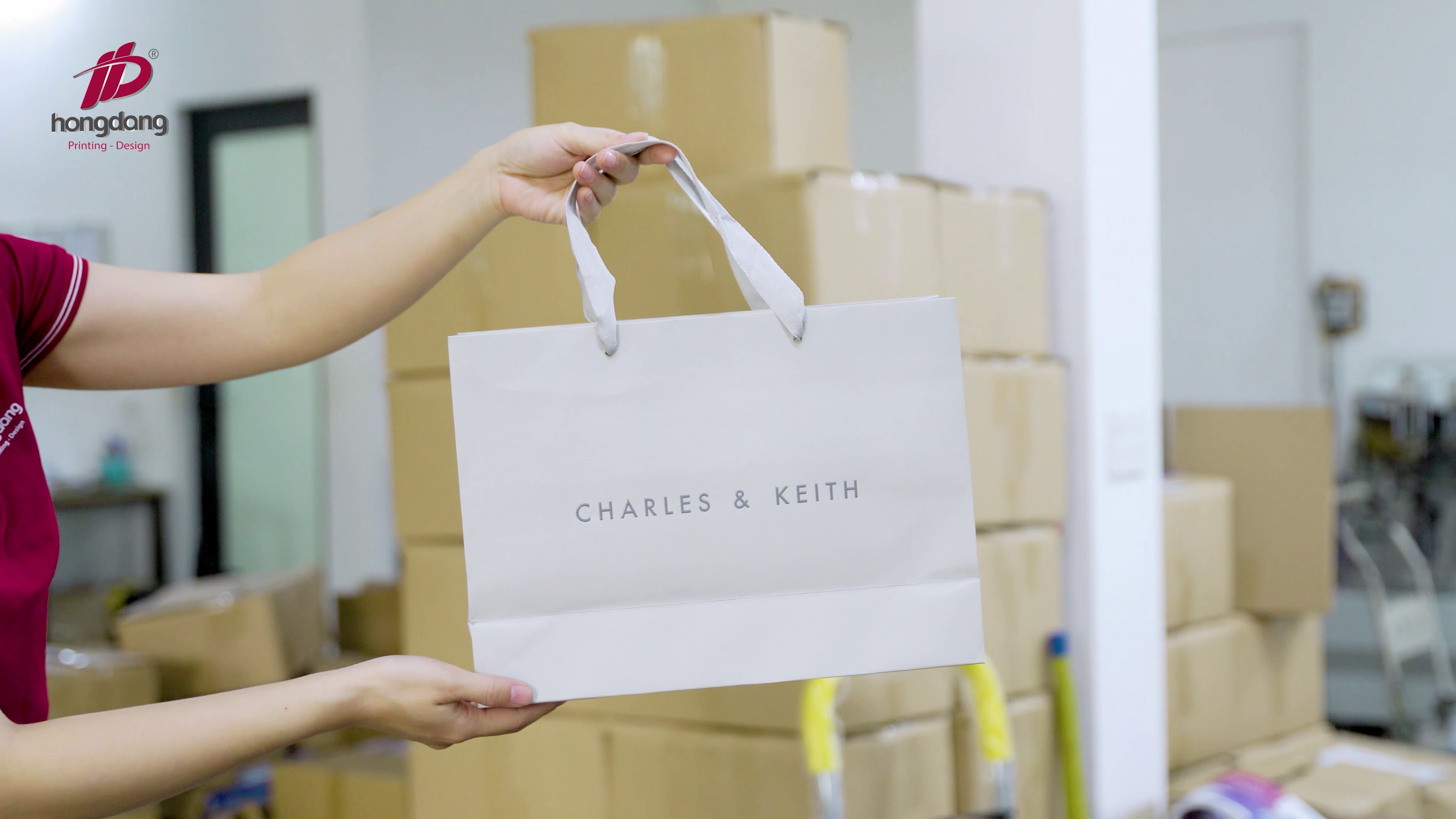 BỨT PHÁ 300% DOANH THU NHỜ CHIẾN DỊCH MARKETING BẰNG TÚI GIẤY