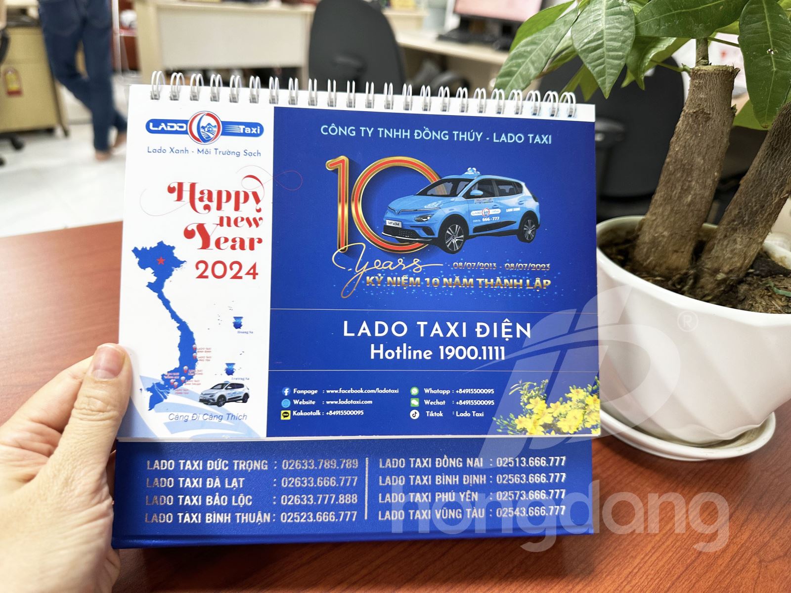 Lịch để bàn theo yêu cầu - Công ty taxi Lado