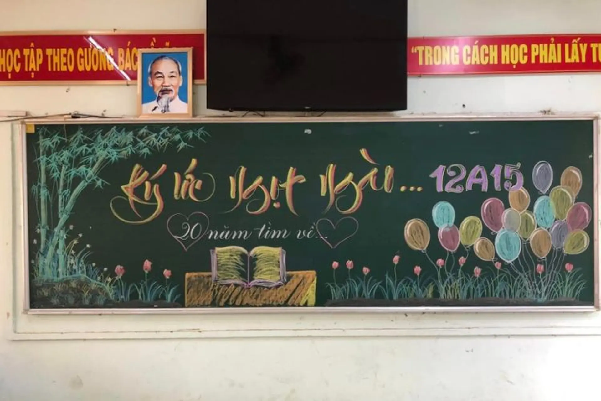 mẫu vẽ bảng chụp kỷ yếu lớp